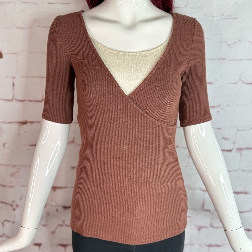 PST Brown Ribbed Knit Surplice Faux Wrap Deep V-Neck Short Sleeve Top Size M - Picture 3 of 11